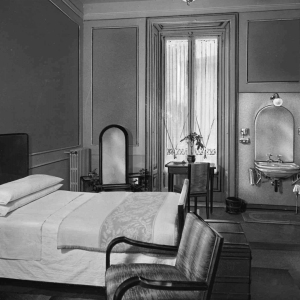 Vecchia Salso - Collezione Fotografica Digitale Famiglia Marzaroli: 1930-1940 Albergo Bolognese, una camera da letto (autore Arti Grafiche Molteni)