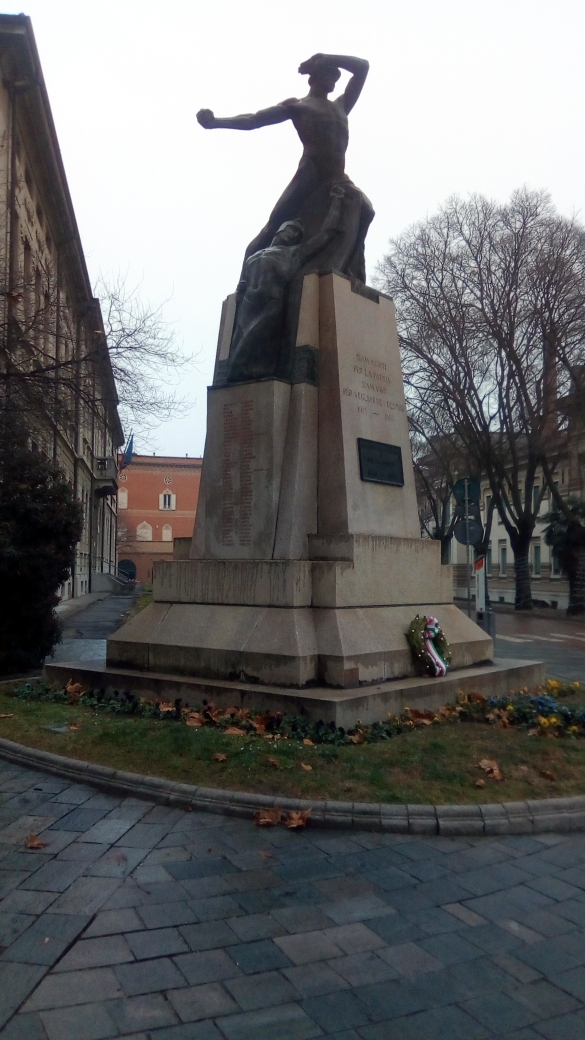 Monumento ai Caduti della Prima Guerra Mondiale: Opera di Alberto Bazzoni