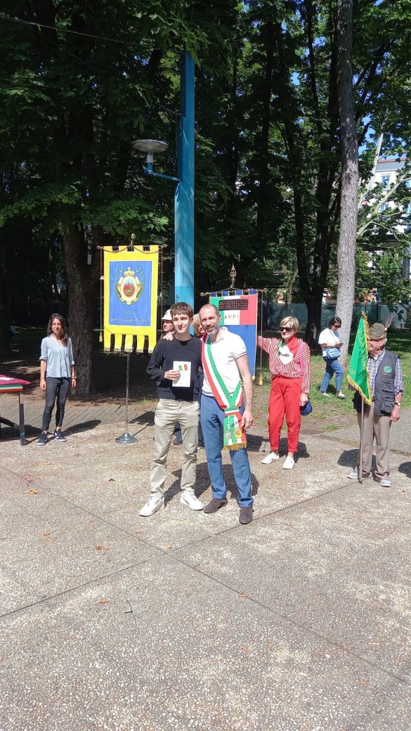 Festa della Repubblica - 2 giugno 2025: Cerimonia di consegna della costituzione ai 18enni
