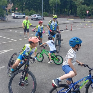 Percorso di abilità per bambini in bicicletta